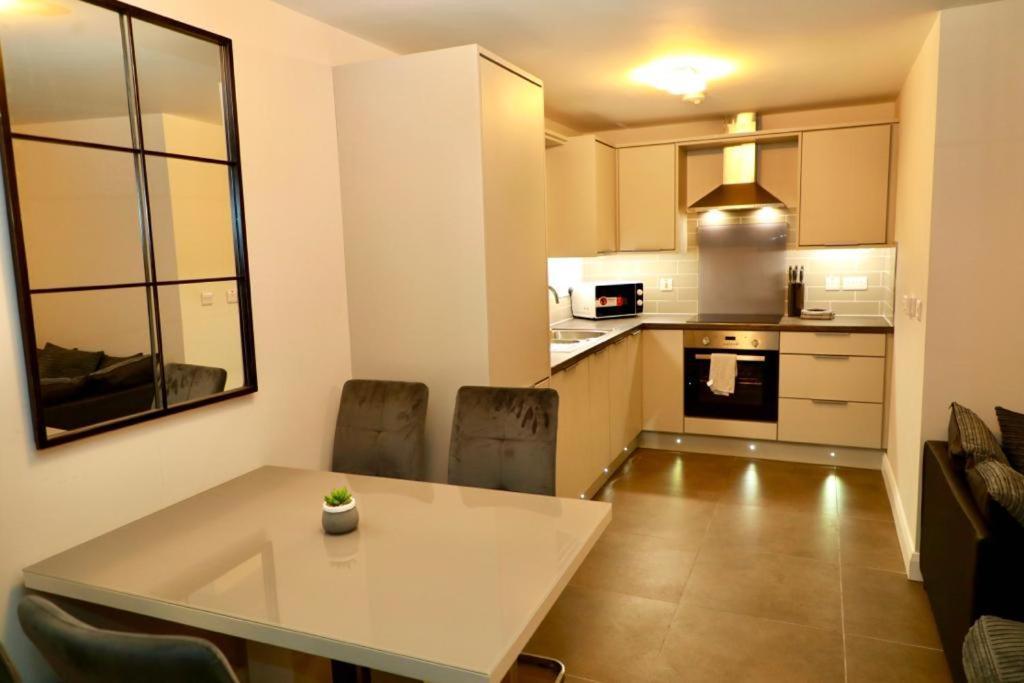 Lovely 2- Bedroom Apartment In Belfast Exterior foto