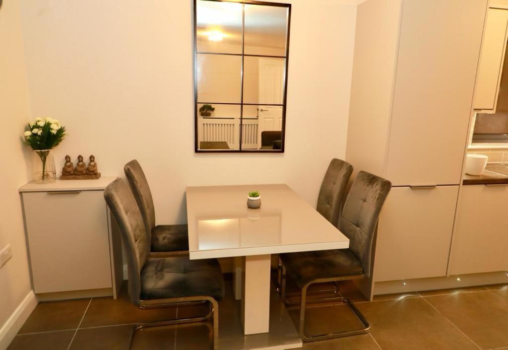 Lovely 2- Bedroom Apartment In Belfast Exterior foto